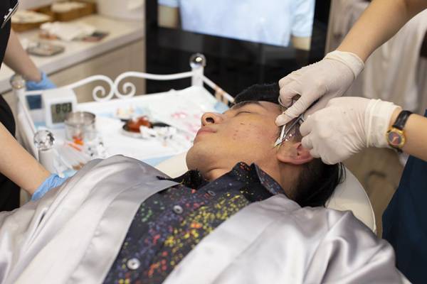 Phương pháp căng da mặt bằng chỉ Collagen Smart Fiber được thực hiện trong thời gian ngắn, không cần phẫu thuật, không gây đau đớn và hiệu quả tức thì