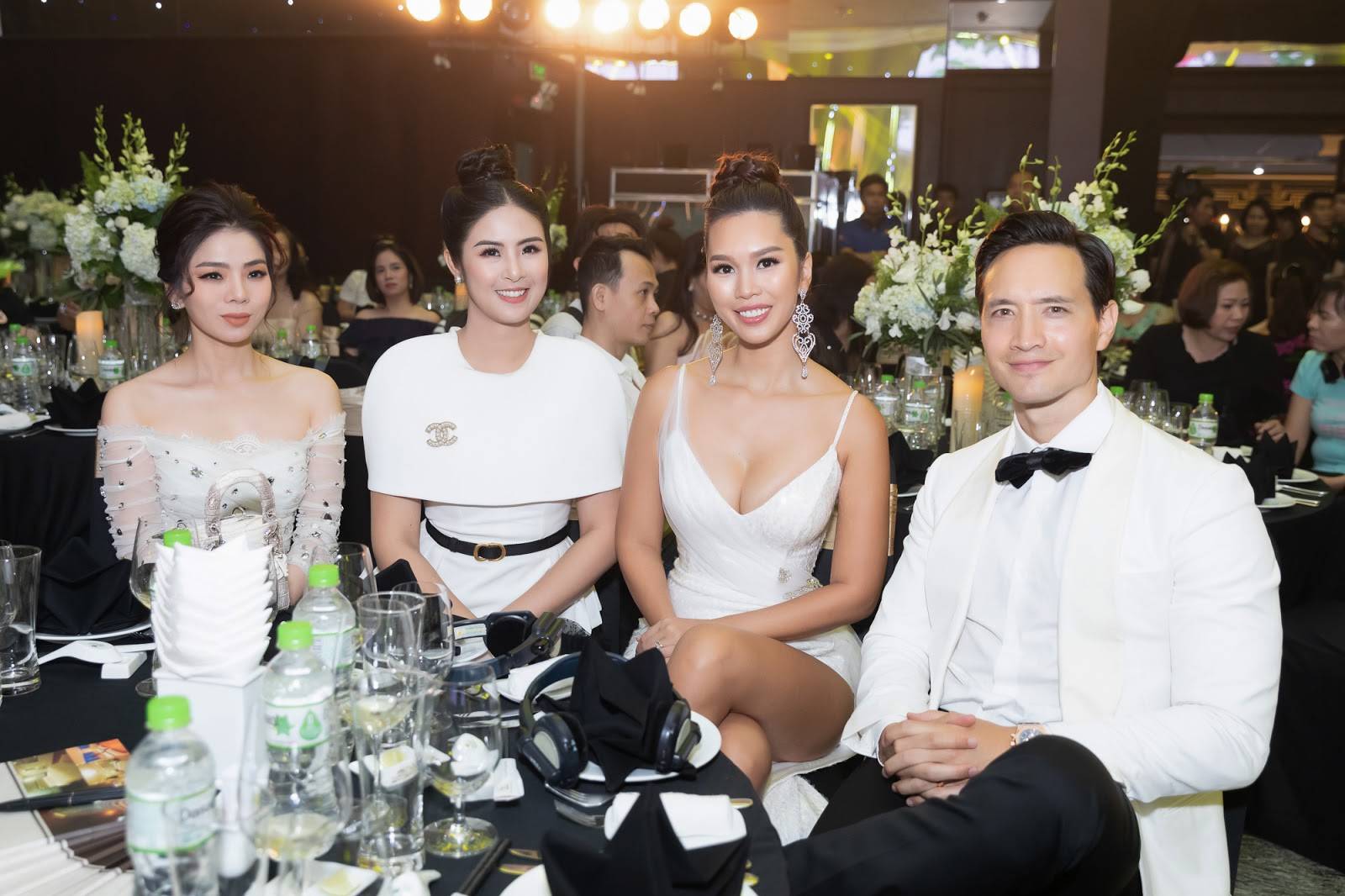 Ba mĩ nhân: ca sĩ Lệ Quyên, hoa hậu Ngọc Hân, siêu mẫu Hà Anh đẹp rạng ngời bên cạnh nam diễn viên Kim Lý tại sự kiện