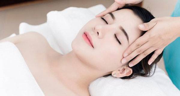 Thường xuyên massage mặt sẽ giúp cải thiện và duy trì lưu thông máu tốt hơn