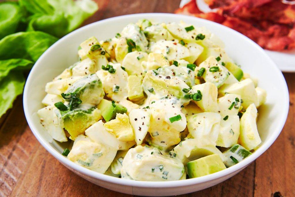 Salad trứng là món khá quen thuộc với những chị em đang trong chế độ giảm mỡ