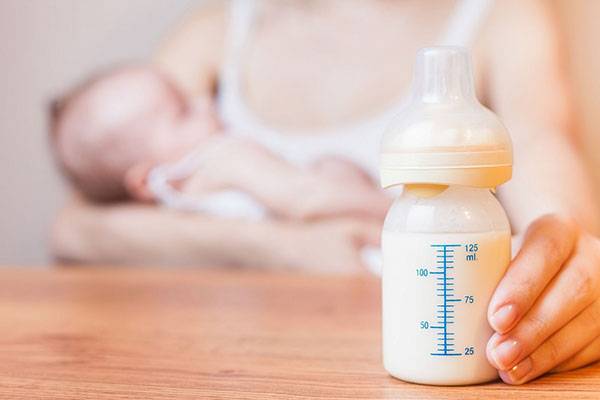 Sữa mẹ chính là nguồn “mỹ phẩm” dưỡng da và chăm sóc da mặt sau sinh tự nhiên & có sẵn