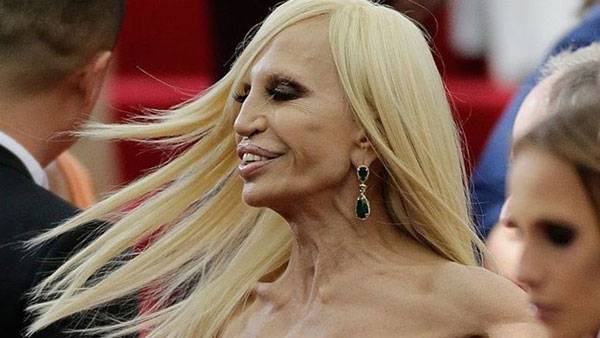 Nhà thiết kế Donatella Versace với khuôn mặt biến dạng vì lạm dụng phẫu thuật thẩm mỹ
