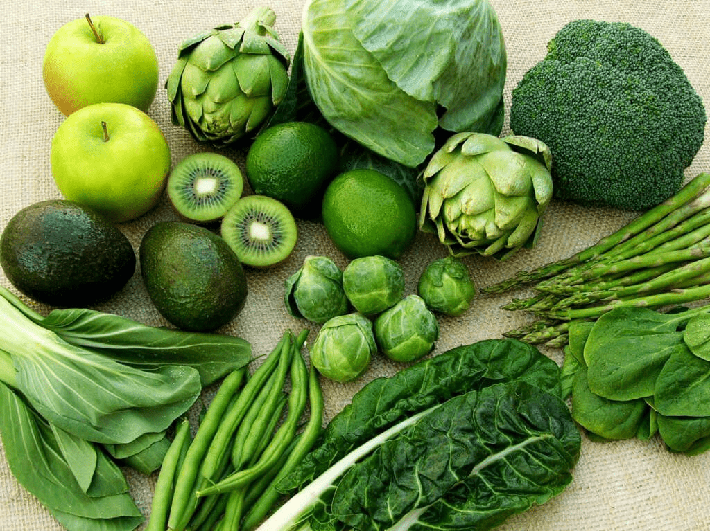 Các loại rau xanh đậm là thực phẩm giúp tăng vòng 1 nhanh và hiệu quả