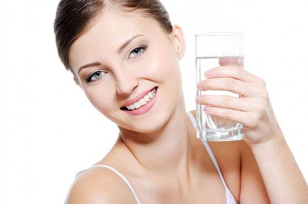 Nước cung cấp độ ẩm để duy trì làn da căng bóng cải thiện lão hóa mắt hiệu quả