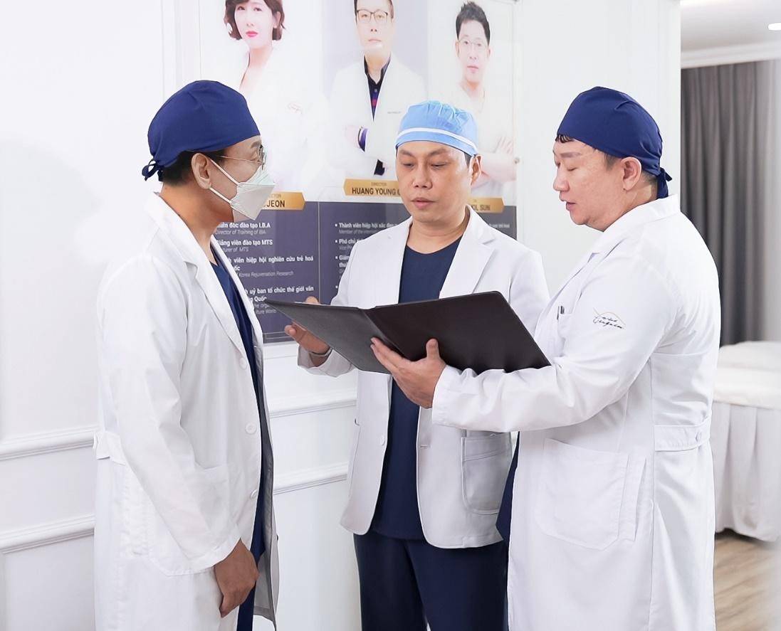 Dr. Lee Kil Sun và các cộng sự tại Mega Gangnam Việt Nam