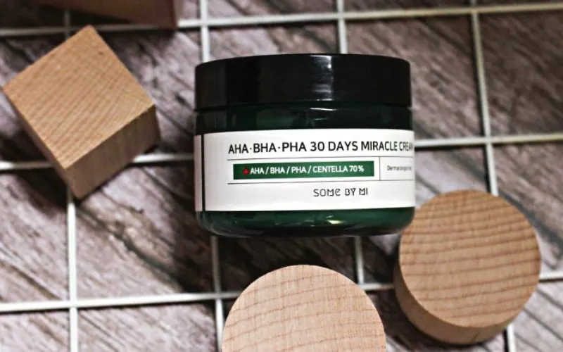 Kem dưỡng Some By Mi AHA-BHA-PHA 30 Days Miracle được khuyến nghị cho da dầu mụn 