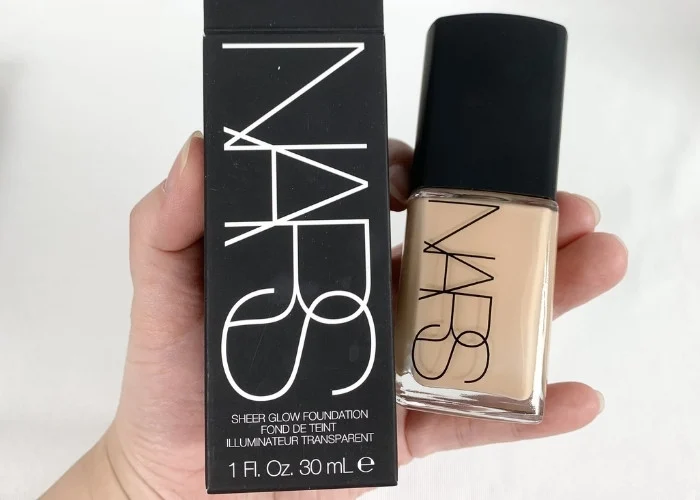 Kem nền Nars Sheer Glow Punjab Medium 1