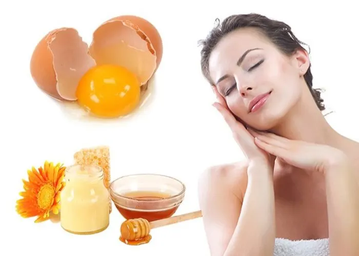  Mặt nạ sữa ong chúa với lòng trắng trứng gà và mật ong