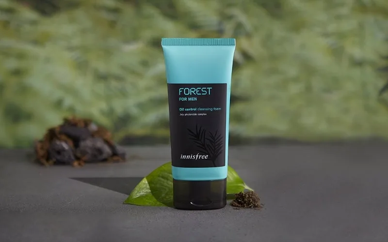 Innisfree Forest For Men Oil Control Cleansing được phát triển dành cho làn da nam giới nhiều dầu