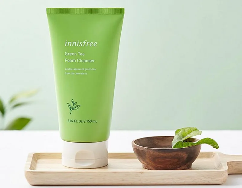 Green Tea Foam Cleanser làm sạch sâu mà không gây bí rít da 