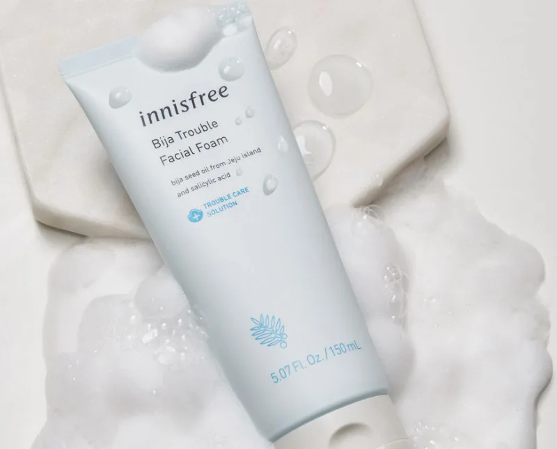 Bija Trouble Facial Foam Innisfree phù hợp với da dầu mụn kháng viêm, chống oxy hóa và bảo vệ da. 