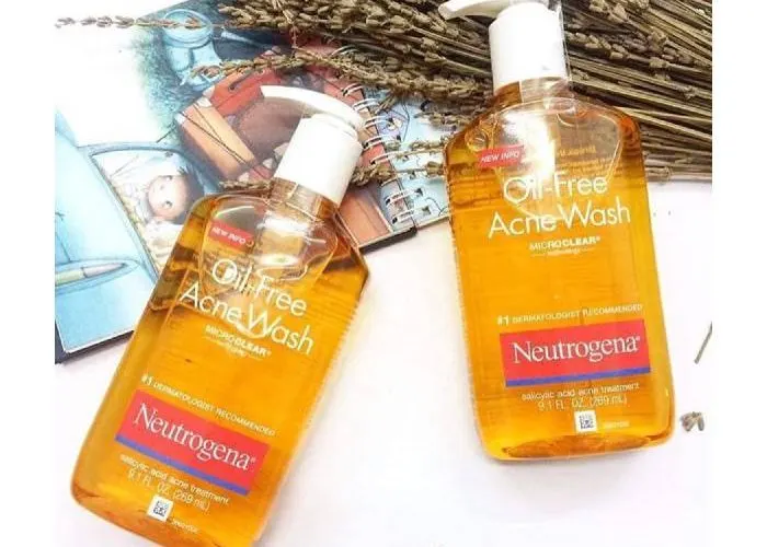 Sữa rửa mặt Neutrogena Oil Free cho da dầu