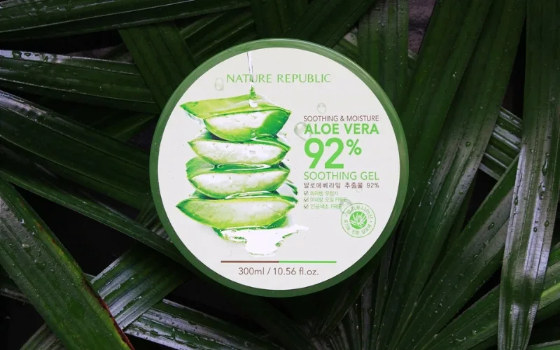 Nature Republic Aloe Vera 92% Soothing Gel đa năng có thể làm dịu, trị thương và nhiều lợi ích khác 