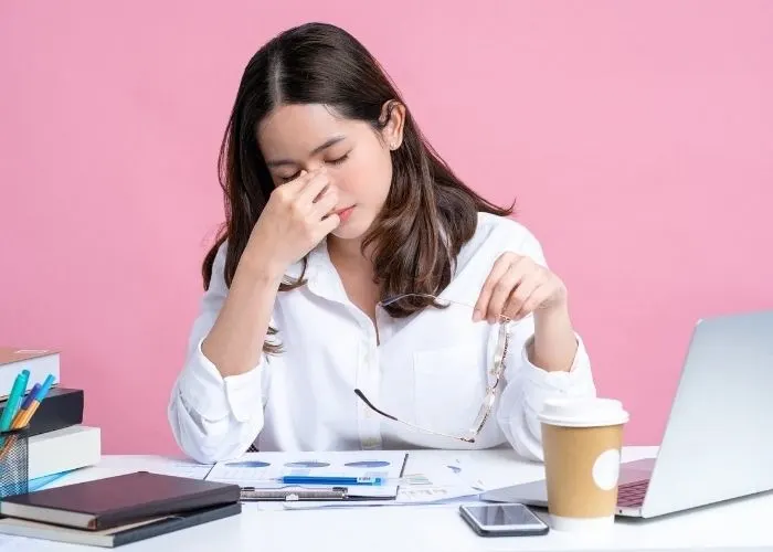 Do căng thẳng, stress lâu ngày khiến da mặt khó trắng