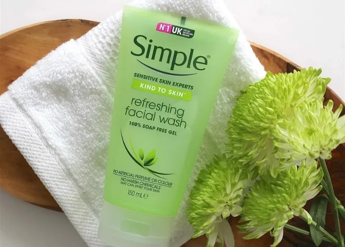 Gel rửa mặt Simple Refreshing Facial Wash